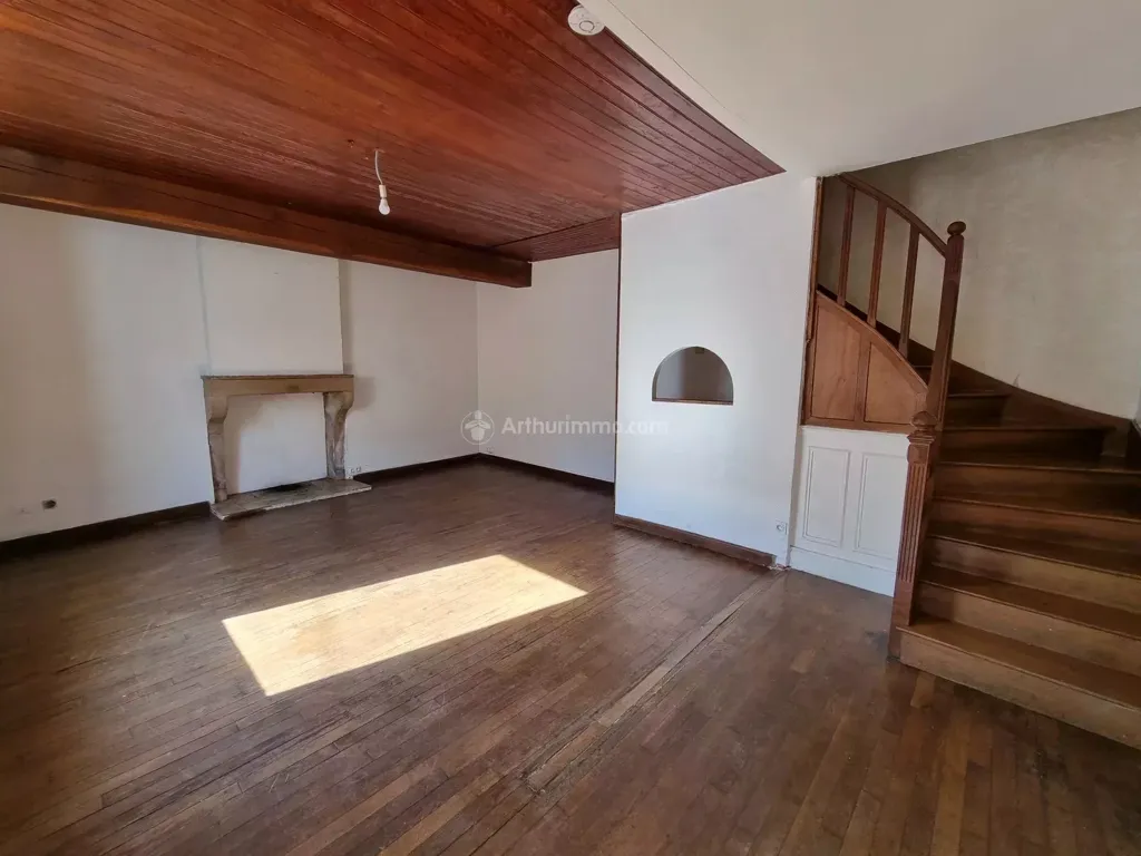 Elutuba - Townhouse with Renovation Potential in Neufchâteau