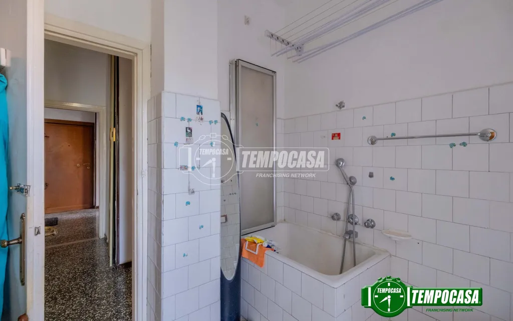 Baños - Three-Bedroom Apartment with Triple Exposure in Milan