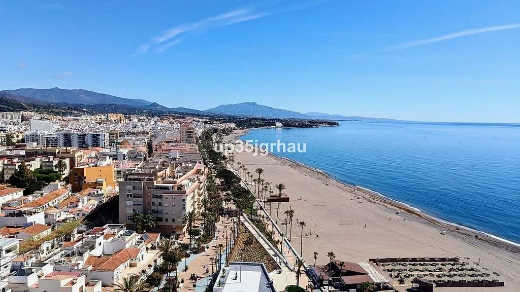 Chalet for Renovation with Terrace in Estepona