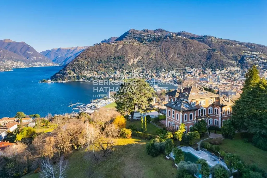 Luxury Apartment with Lake View in Como