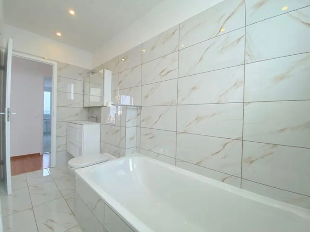 Bagni - One-Bedroom Flat with Terrace in Solbosch