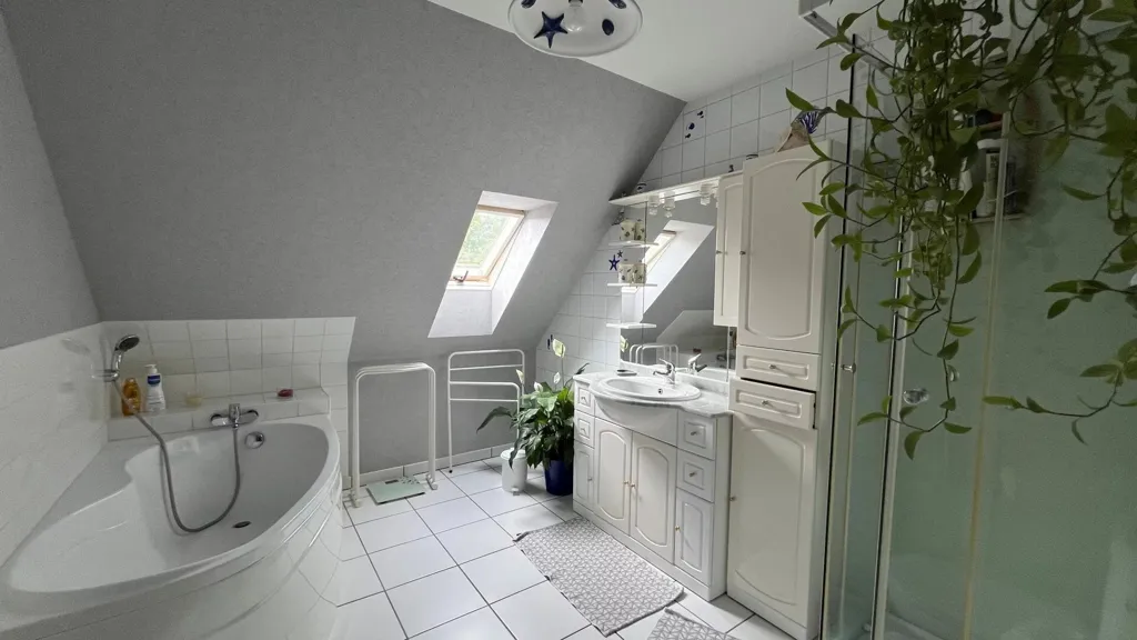 7-toaline maja asukohas Précy-sur-Oise