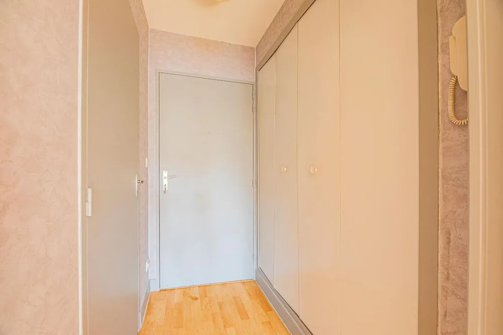 Toad - T1 Apartment with Parking in Joué-lès-Tours