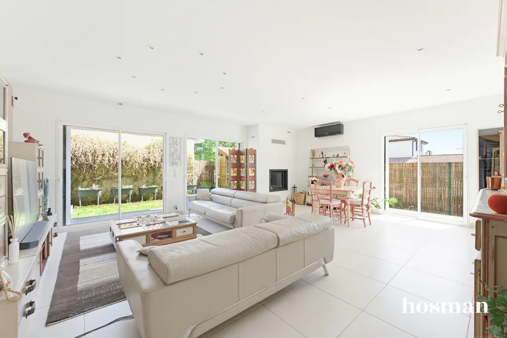 Living Room - Family House with Pool in Mérignac