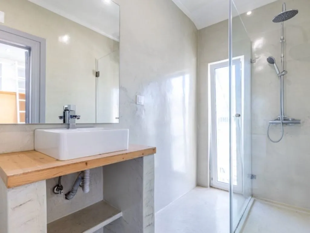 Salles de bain - 3-Bedroom Flat with Metro Access in Entrecampos