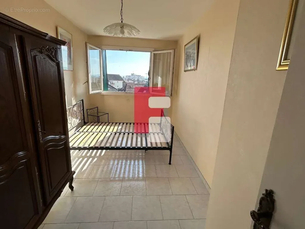 Bedrooms - Apartment with Balcony in Sainte-Savine
