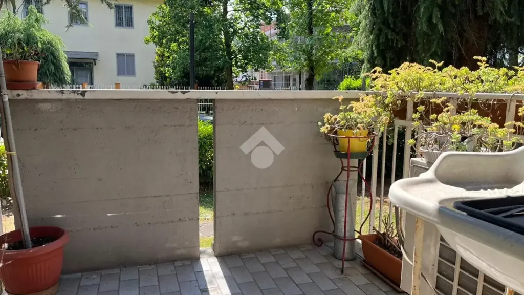 Terrace - Three-Bedroom Apartment with Balcony in Melegnano