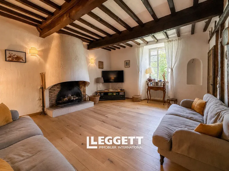Living Room - Charming 4-Bedroom House with Pool in Ardiège