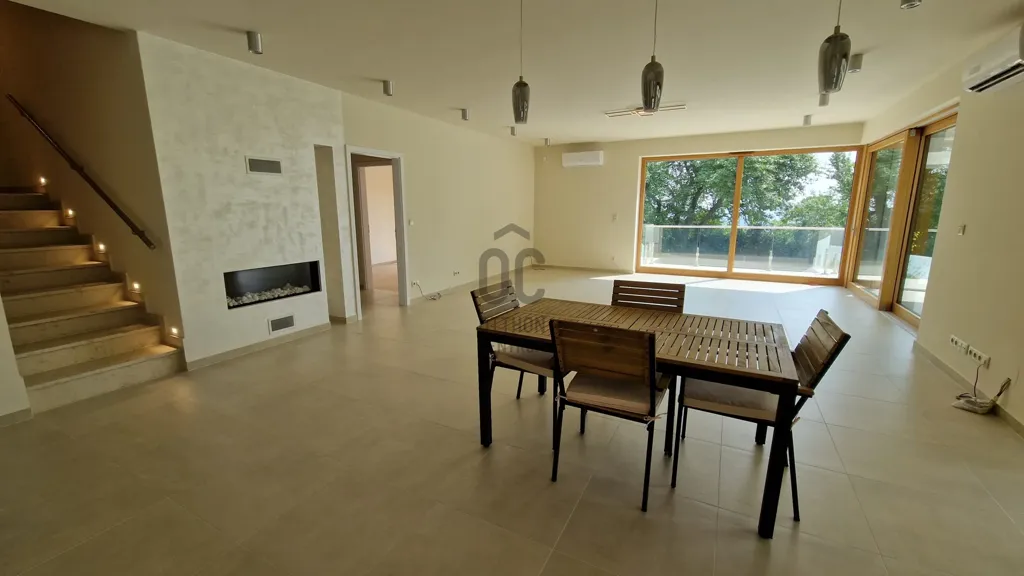 Söögituba - Luxury Duplex with Garden in Budapest III