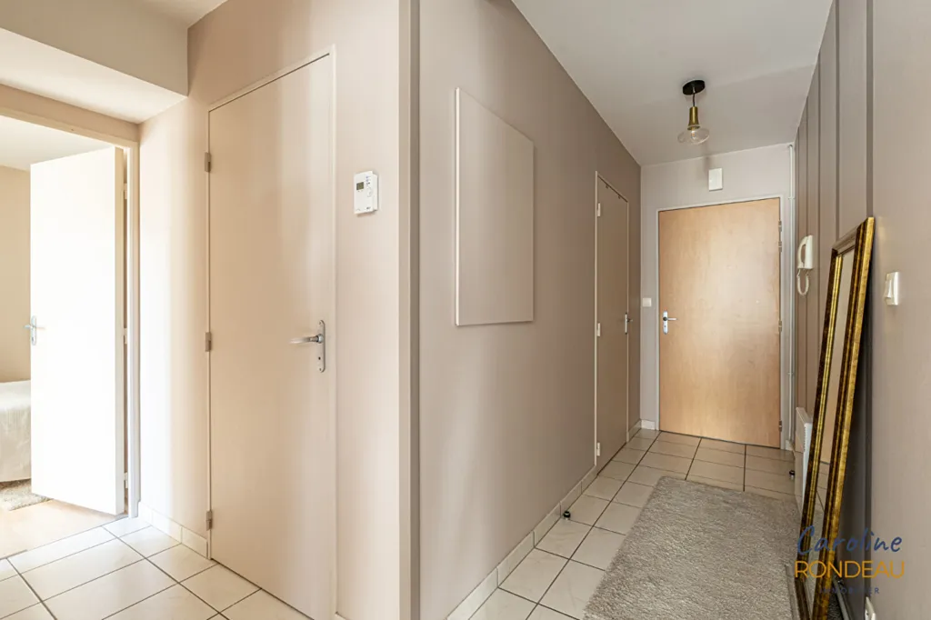 Esik - 2-Bedroom Apartment with Balcony in Nantes