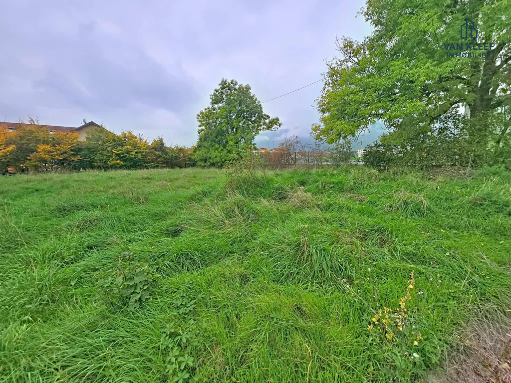 Aed - Constructible Plot with South Exposure in Cessy