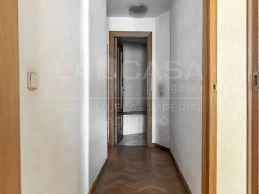 Esik - Corner Flat with Terraces in Imperial, Madrid