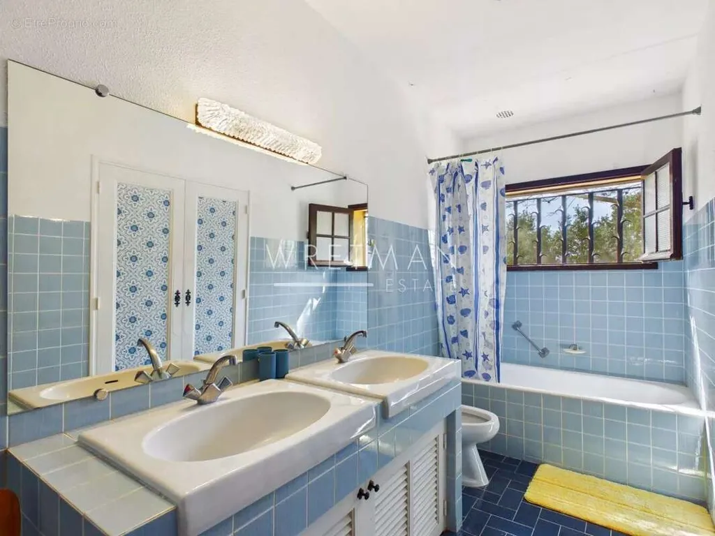 Salles de bain - Maison avec Vue sur la Campagne à Tourtour