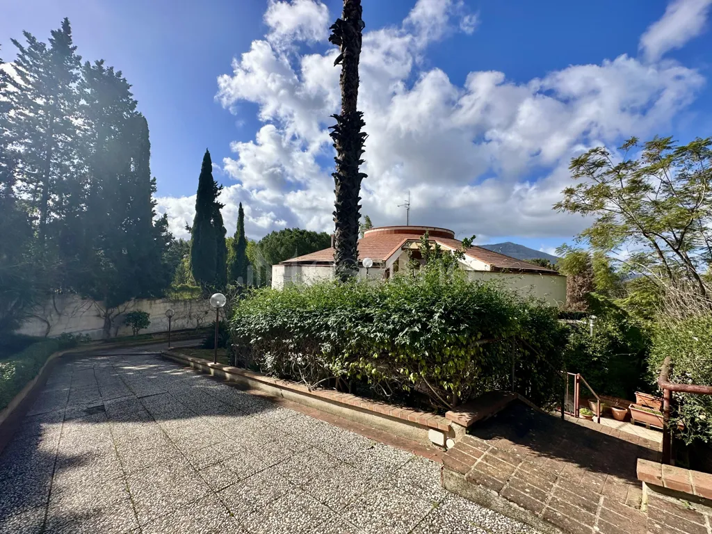 Välivaade - Luxury Villa with Circular Design in Palermo