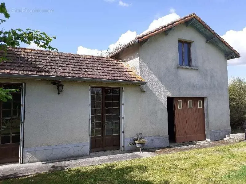 Esterno - Rustic Property with 5,000m² Land in Quiet Village