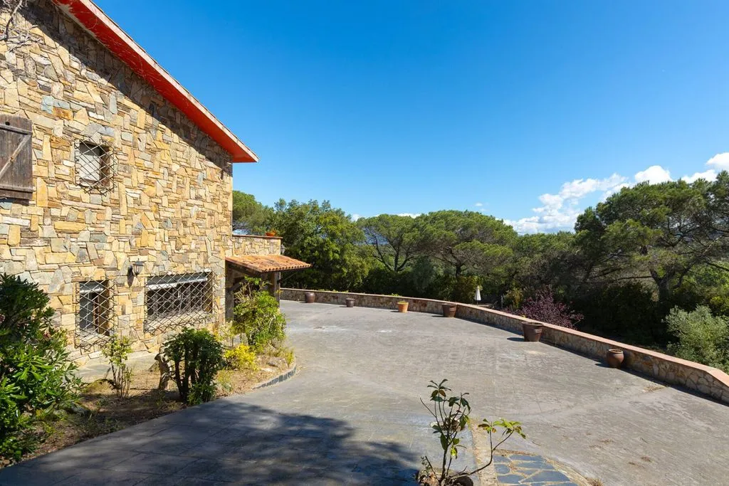 Välivaade - Detached House with Pool in Vallromanes