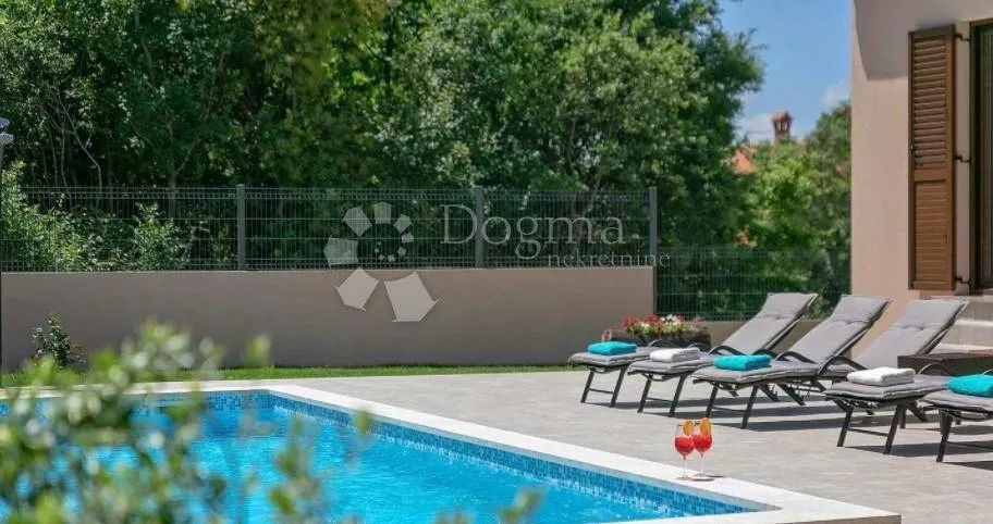 Piscina - Modern Villa with Pool near Labin