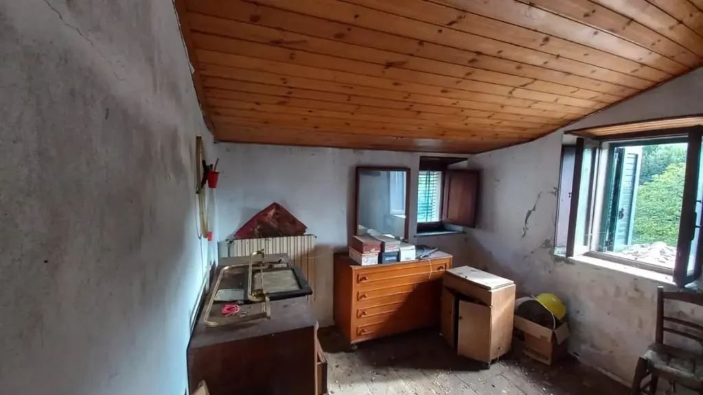 Toad - Rustic Stone Cottage with Garden in Molazzana