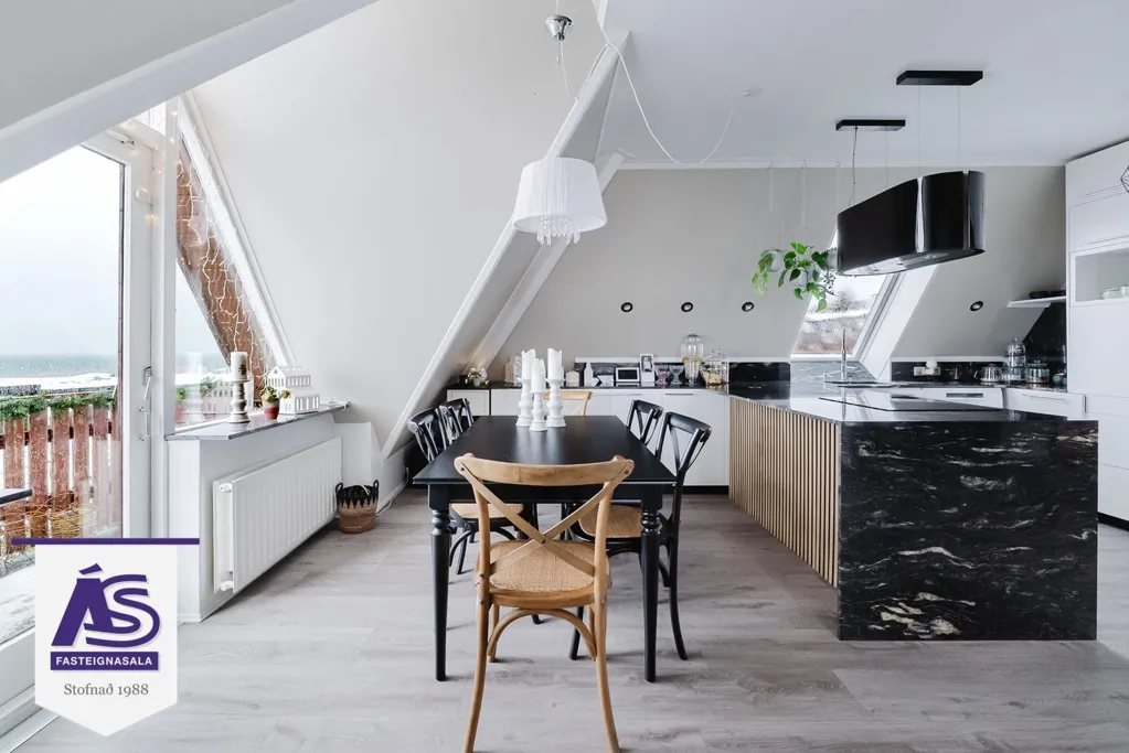 Salle à manger - Terraced House with Garden in Hafnarfjörður