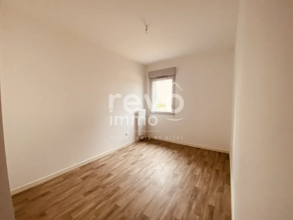 Rooms - 3-Bedroom Flat with Balcony in Hauts de Saint-Aubin
