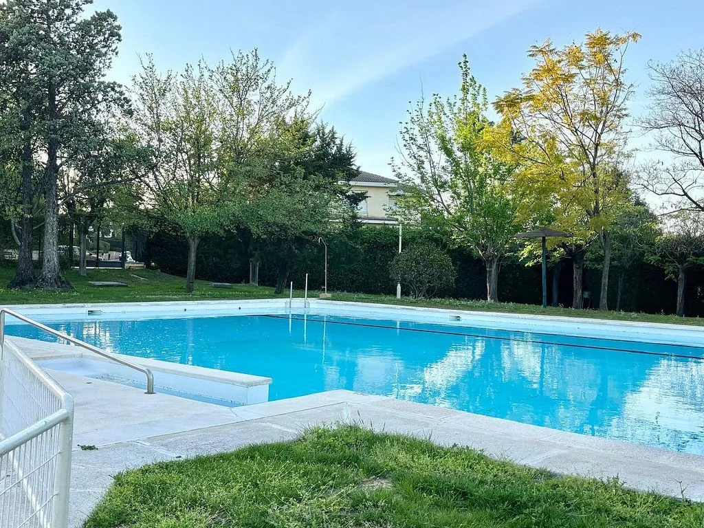Bassein - Chalet with Pool and Terrace in Camas