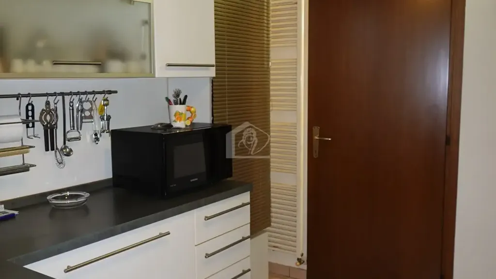 Cuisine - Modernised Apartment with Balcony in Suzzara