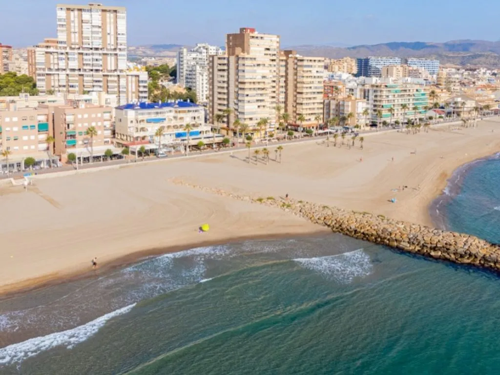 Beachfront Corner Penthouse in El Campello