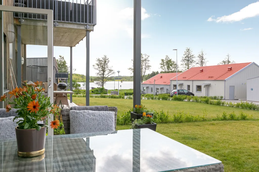Terrass - Modern Flat with Sea View on Bintjevägen