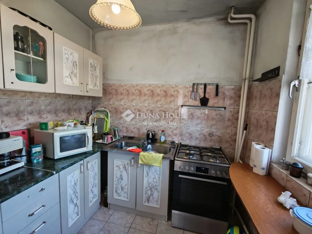 Köök - 3-Bedroom House with Garden in Etyek