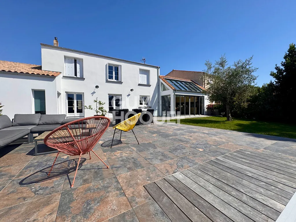 Terrazza - Renovated House with Pool in Marsilly