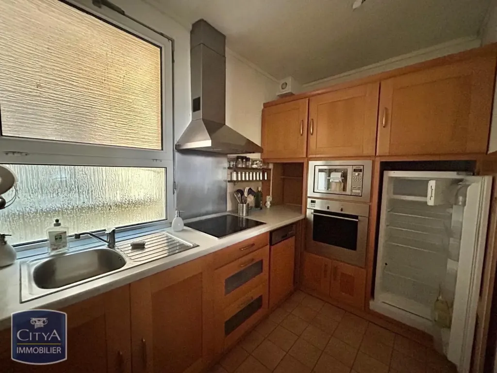 Cuisine - Appartement meublé avec vue jardin à Paris 19e