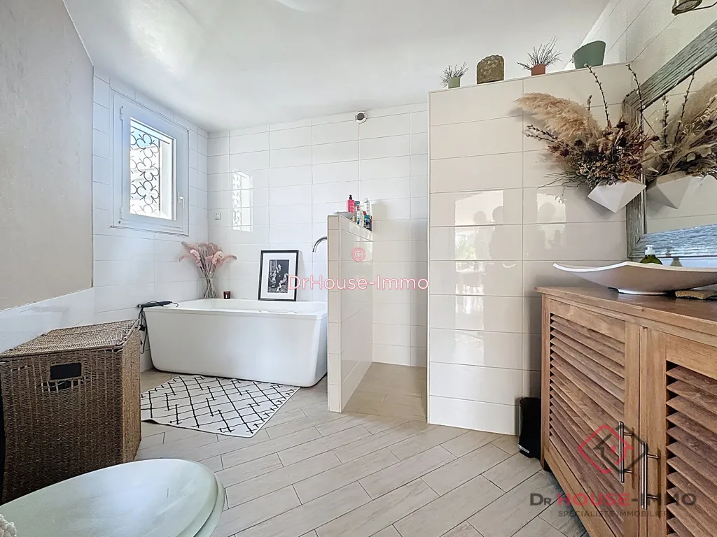 Salles de bain - Maison d'Architecte avec Piscine à Trelissac