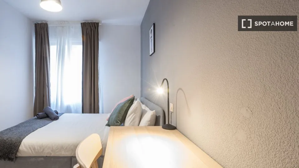 Chambres - Shared Flat with Retiro Park View in Madrid
