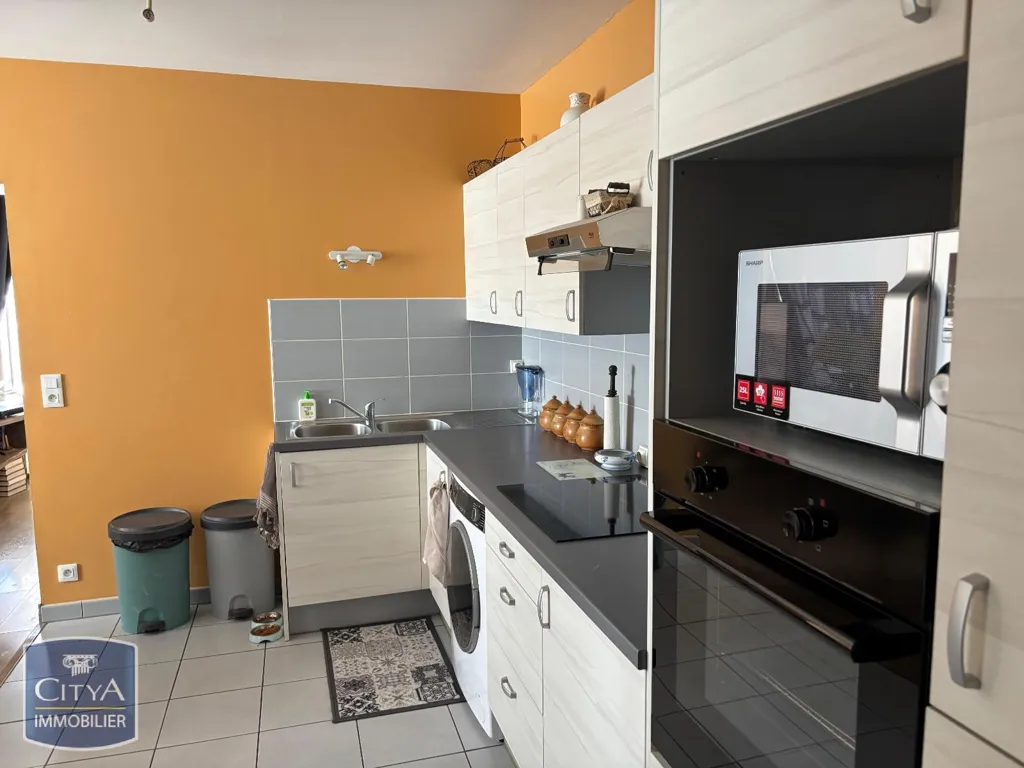 Cucina - Spacious 4-Piece Flat in Sedan