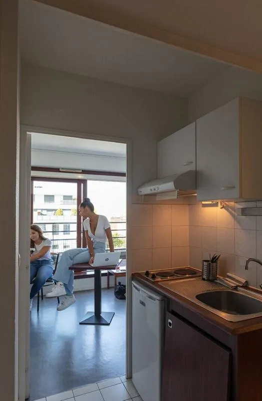 Cuisine - Studio Meublé au Cœur de Boulogne-Billancourt