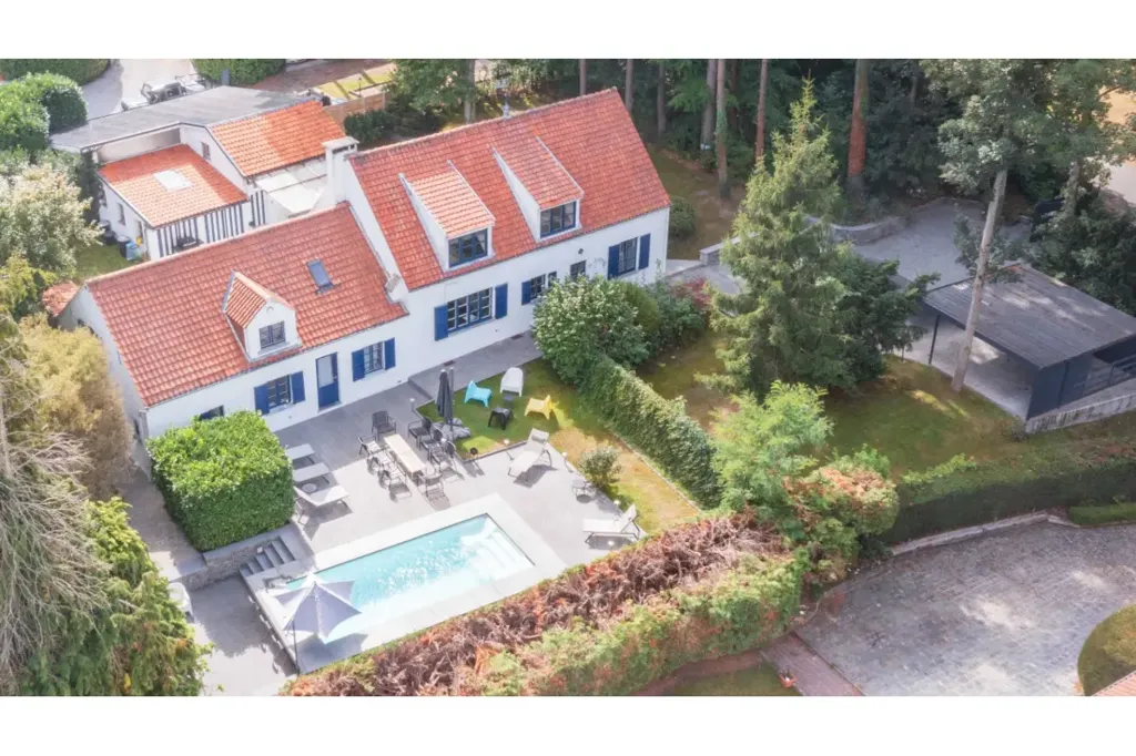 Vue aérienne - Villa 4 façades avec piscine à Bierges