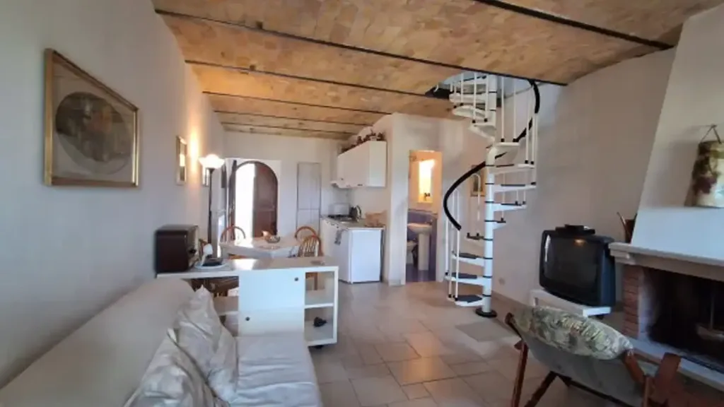 Elutuba - Rustic Terraced House with Balcony in Scontrone