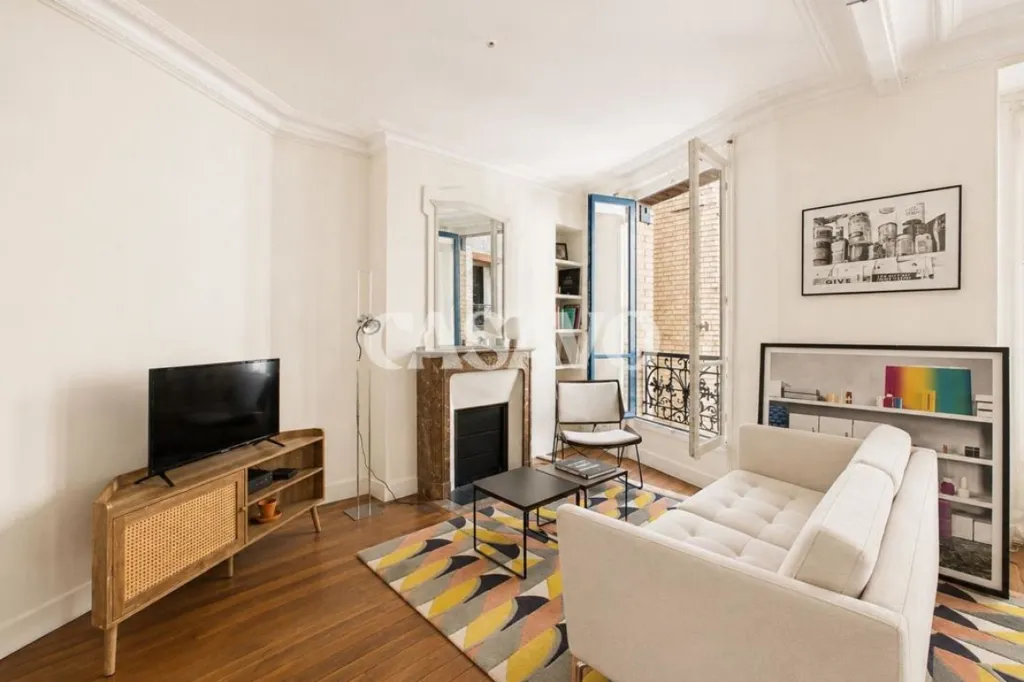 Séjour - Appartement Rénové avec Triple Orientation au 7ème Arrondissement