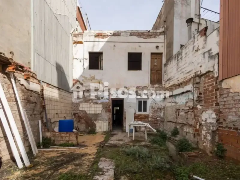 Giardino - Chalet with Urban Potential in Gavà