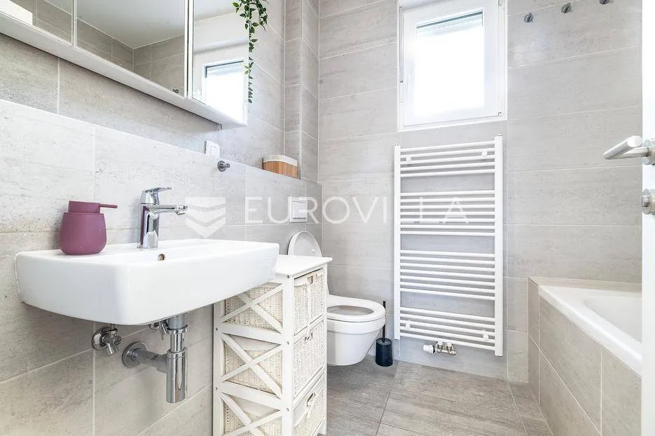 Salles de bain - Penthouse with Terraces in Vrapče, Zagreb