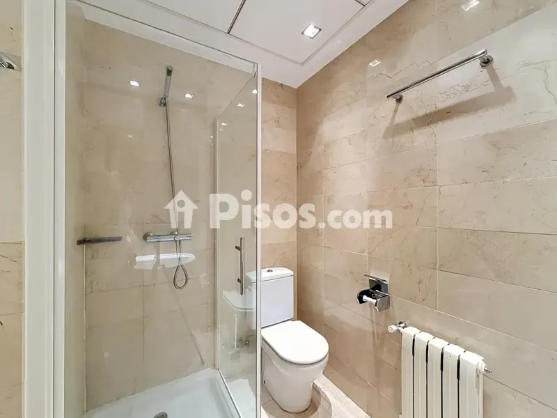 Salles de bain - Apartment with Parking and Storage in Escaldes-Engordany