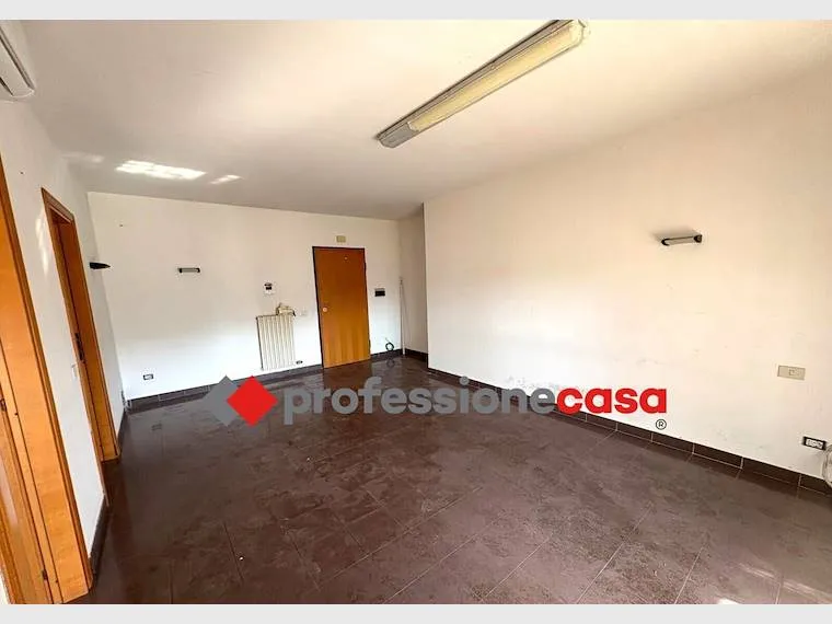 Stanze - Appartamento con doppia esposizione e terrazzo a Pomezia