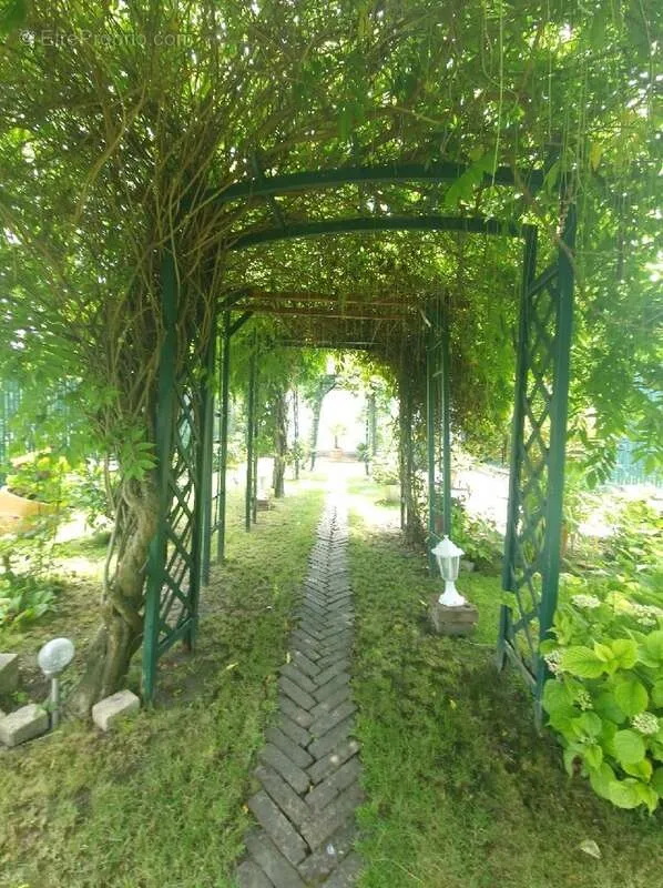 Garden - Well-Maintained House with Garden in Nogent-Sur-Oise