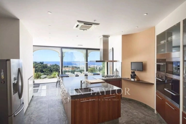 Kitchen - Luxury Mansion with Sea View in Cannes