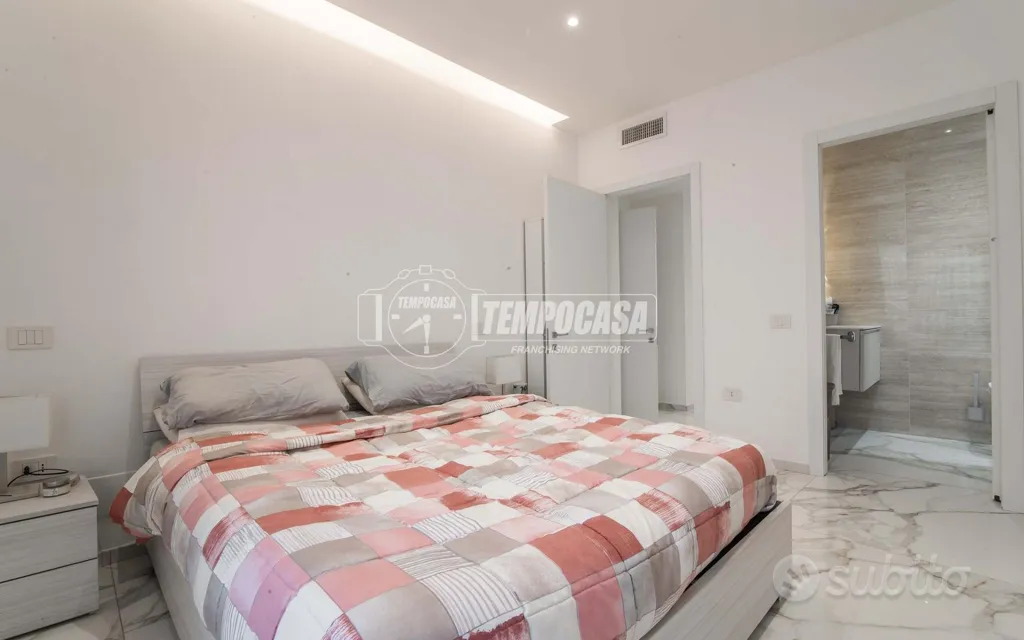 Magamistoad - Modernised 4-Bedroom Apartment in Como