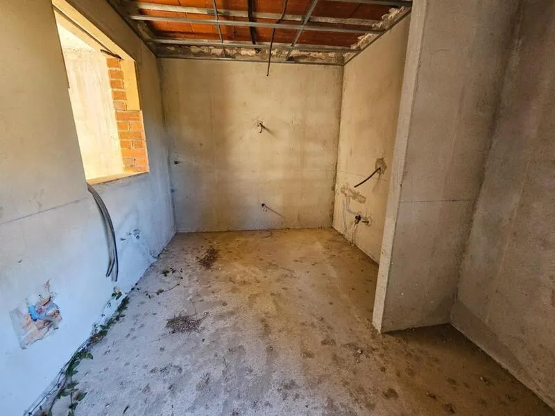 Pièces - Unfinished House with Potential in Olivella