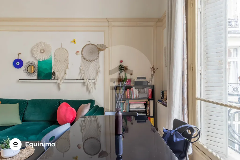 Séjour - Studio Lumineux près du Métro Georges V