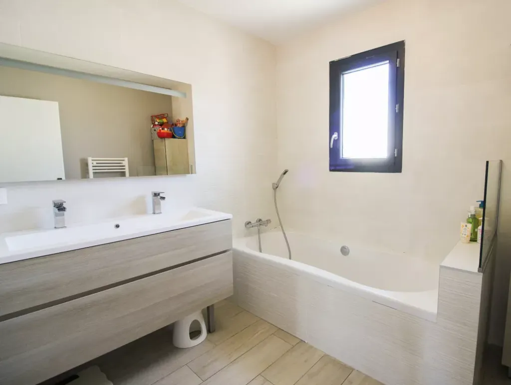 Bagni - Modern Villa with Pool near Montpellier