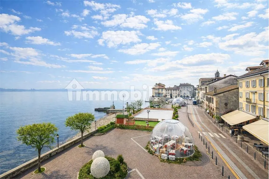 Trilocale with Lake View in Arona