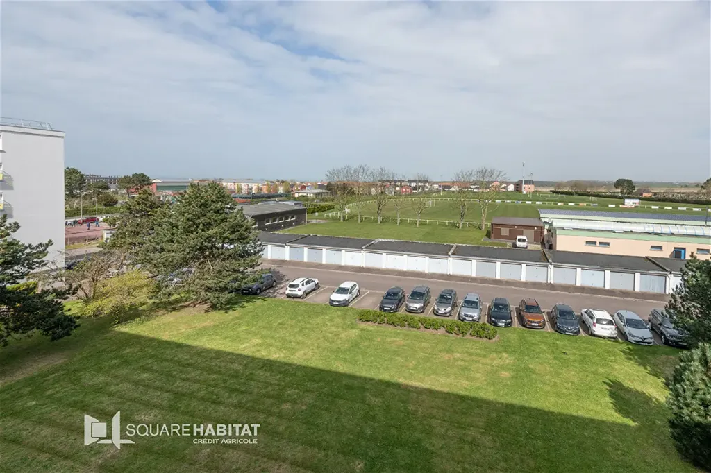 Vista aerea - Fully Renovated 3-Bedroom Flat in Dieppe
